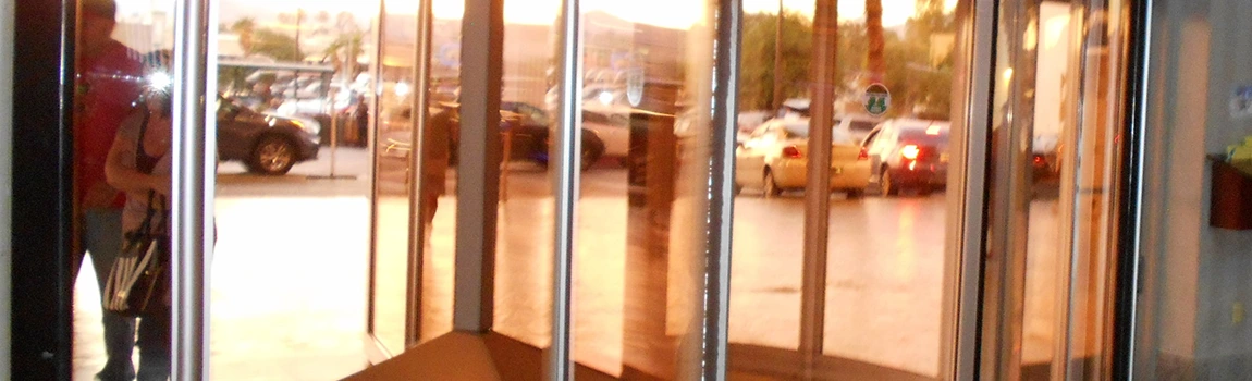 Storefront Glass Repair Cost in Land O' Lakes, FL